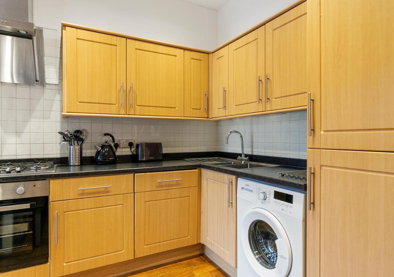 Two Bed Flat In Bush Hill Park Apartment Enfield Exterior photo