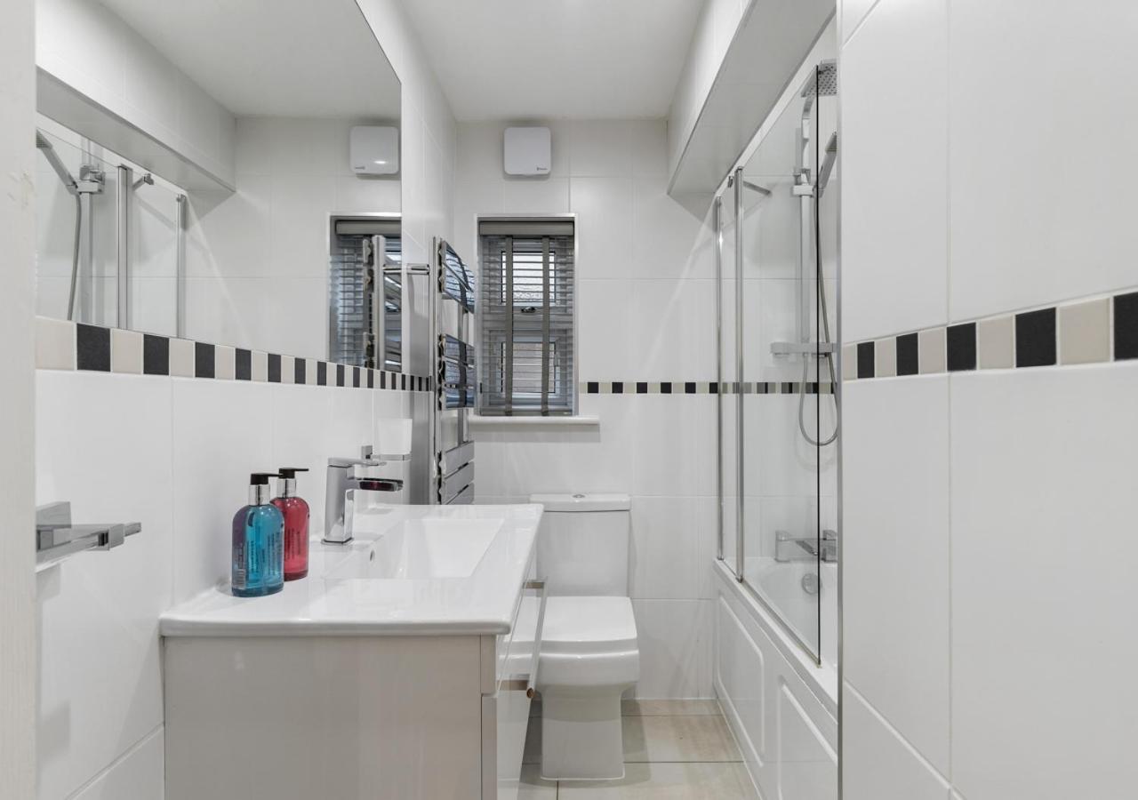 Two Bed Flat In Bush Hill Park Apartment Enfield Exterior photo