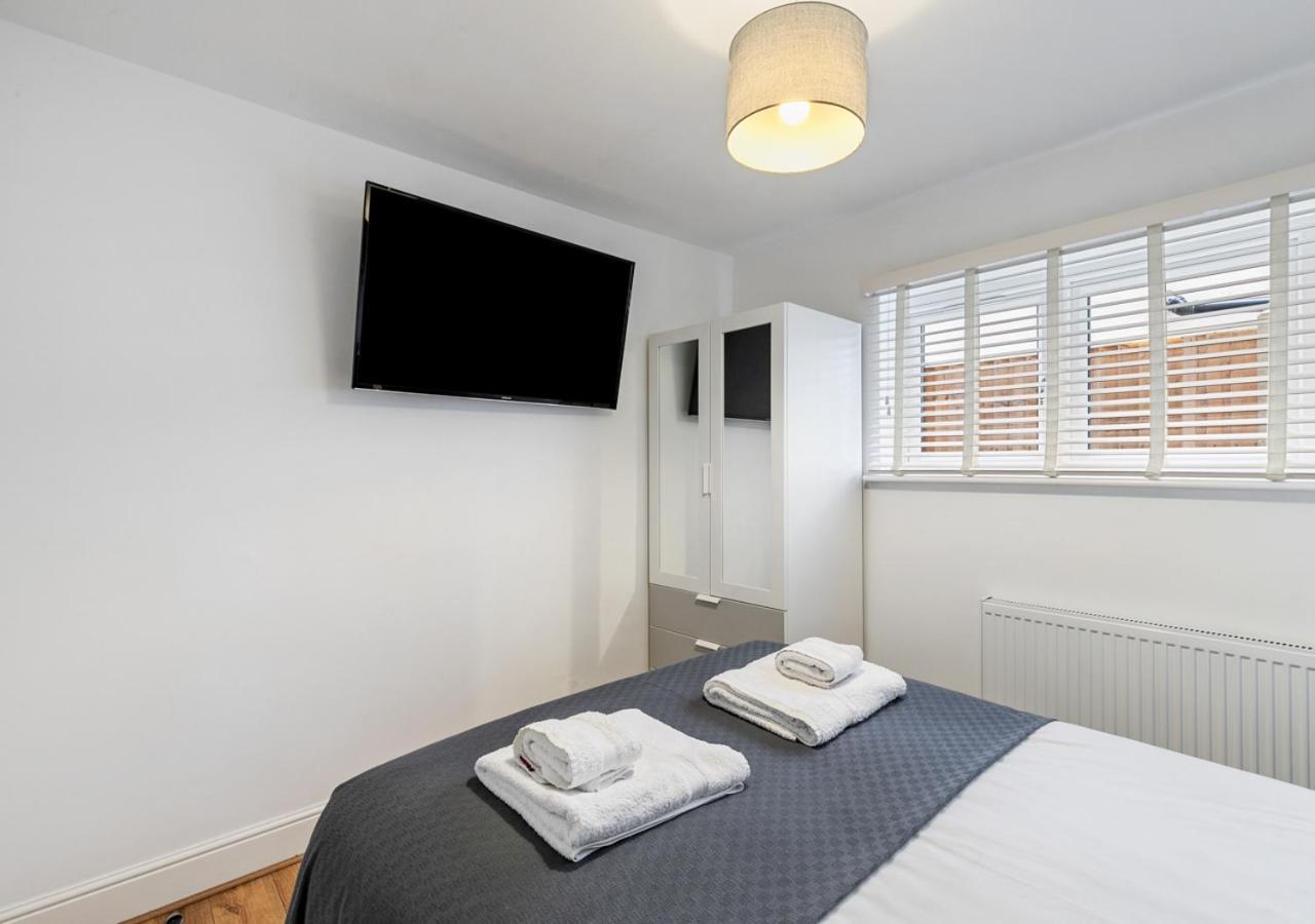Two Bed Flat In Bush Hill Park Apartment Enfield Exterior photo